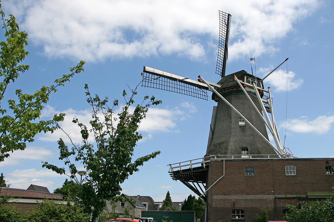 3, Molen 00758 De Vriendschap (Veenendaal), Ton Koorevaar (14-6-2010) | Database Nederlandse molens