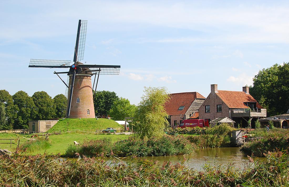 2, Molen 03322 Hulsters Molen (Schoondijke), Harmannus Noot (10-9-2015) | Database Nederlandse molens