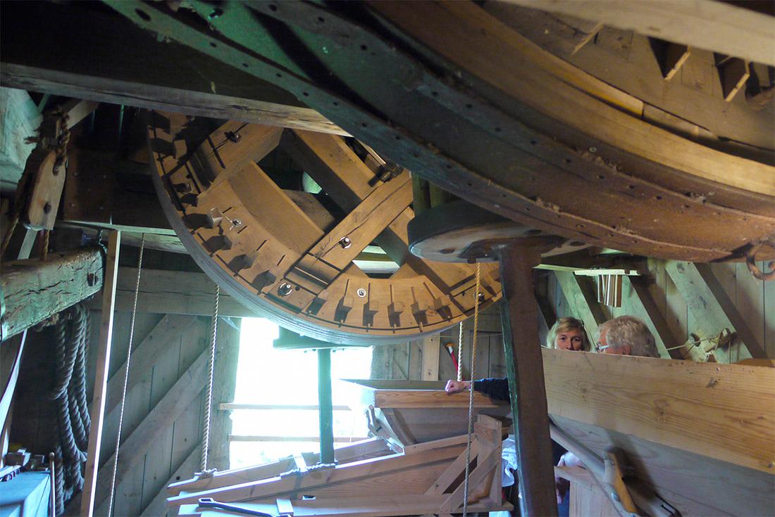 15, Molen 10203 De Hoed (Waarde), Matthieu Hoogduin (1-9-2012). Bijzonder: twee bovenwielen.  | Database Nederlandse molens