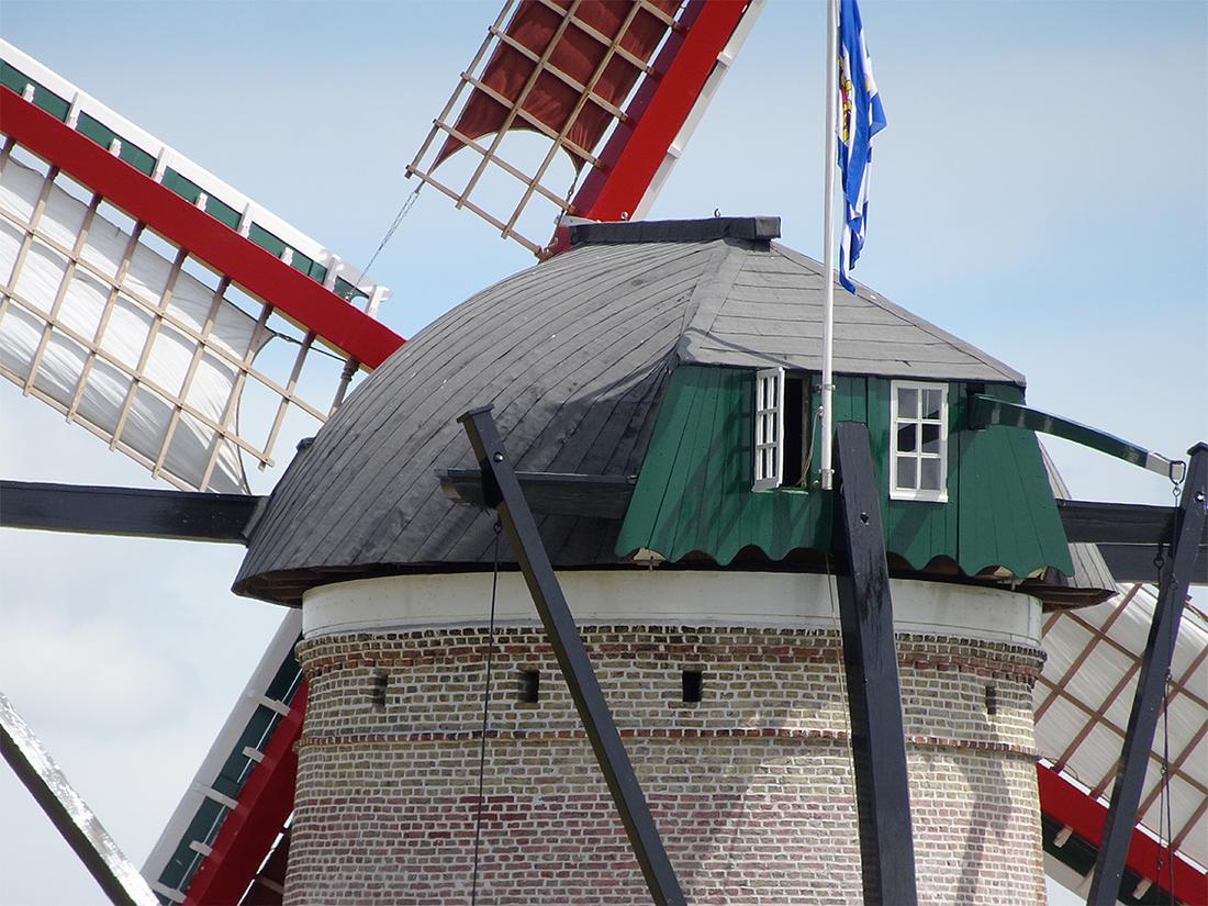 7, Molen 03601 Zwinnemolen (Zuidzande), Jan de Witte (22-7-2020)De kenmerkende platte kap | Database Nederlandse molens