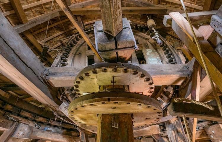 11, Molen 00946 De Morgenster (Aarlanderveen), Foto van Funda (2019). Toestemming om te plaatsen via Redres.Bovenwiel en bovenschijf (zónder staven).  | Database Nederlandse molens