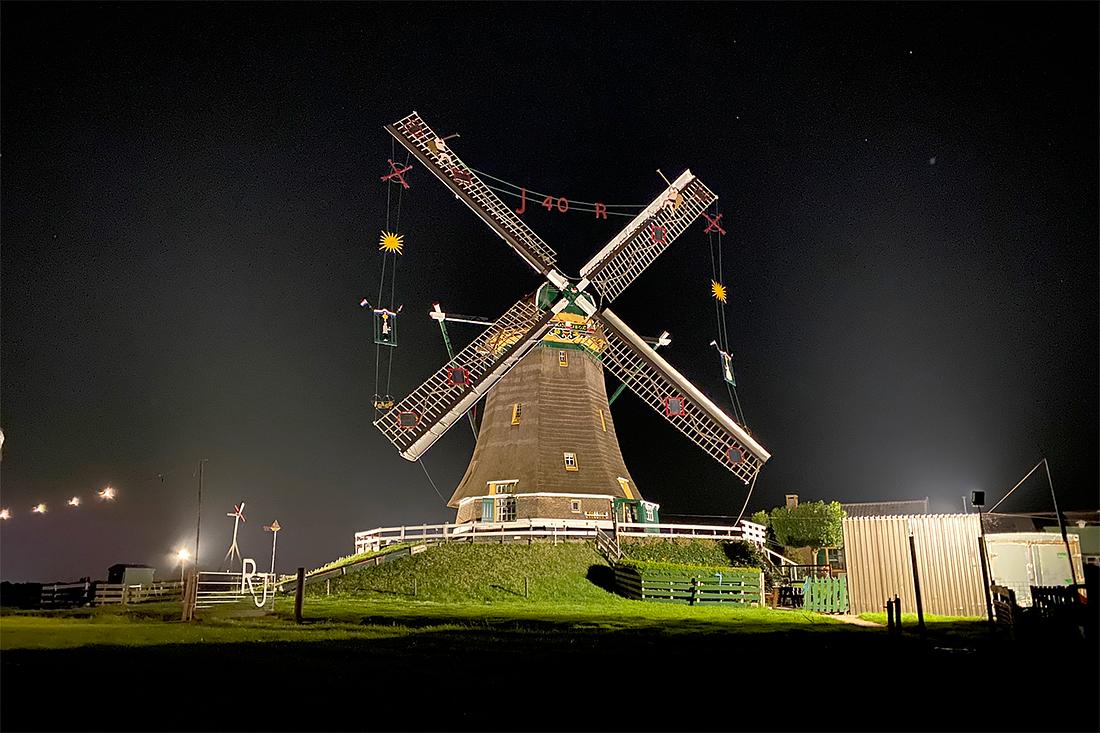 6, Molen 00052 De Putmolen / Molen Nr.4 (Aarlanderveen), Bjorn Jannink (3-9-2021)De molen mooigezet ter ere van het 40 jarig huwelijk van de molenaar Johan Slingerland en zijn vrouw. | Database Nederlandse molens