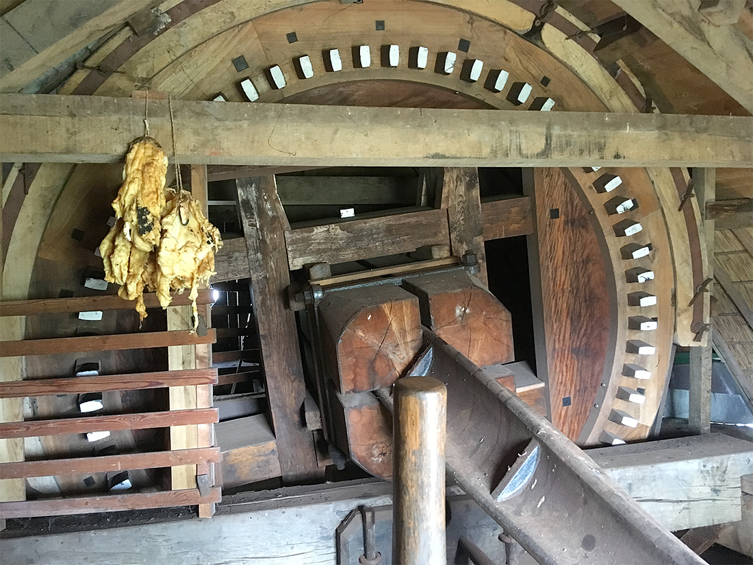 14, Molen 00052 De Putmolen / Molen Nr.4 (Aarlanderveen), Bjorn Jannink (22-3-2018)Het bovenwiel. | Database Nederlandse molens