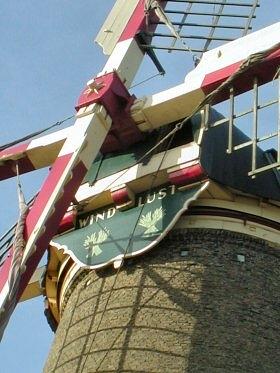 5, Molen 01892 Windlust (Achthuizen), Joop Vendrig (12-10-2003).De merkwaardig diep overstekende baard.  | Database Nederlandse molens