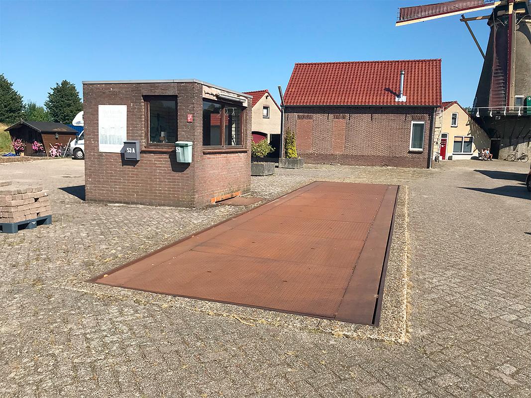 4, Molen 01892 Windlust (Achthuizen), Toby de Kok (14-7-2018)De weegbrug voor de molen. Ook molen ‘De Drie Lelies’ in Maasland had er een. | Database Nederlandse molens