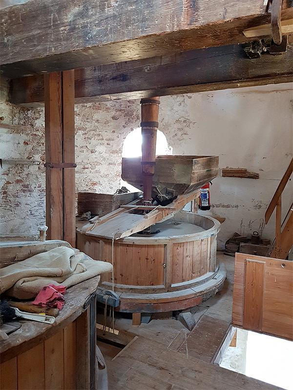 15, Molen 03555 De Lelie (Koudekerke), Pieter Zuijkerbuijk (26-6-2019)1e maalstoel. | Database Nederlandse molens