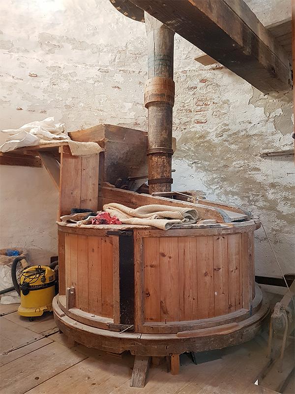 16, Molen 03555 De Lelie (Koudekerke), Pieter Zuijkerbuijk (26-6-2019)2e maalstoel. | Database Nederlandse molens
