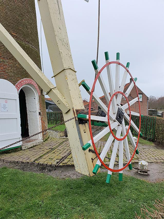 9, Molen 04201 Vogelzicht (Kuitaart), Pieter Zuijkerbuijk (14-12-2019)Typisch Vlaams kruirad: de munnik draait niet in de staartbalk, maar in een apart daarin aangebracht lager.  | Database Nederlandse molens