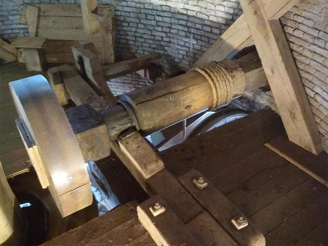 11, Molen 01664 De Pere (Oost-Souburg), Patrick Desmedt (19-7-2018)Nogmaals het luiwerk dat zich op de kapzolder bevindt. | Database Nederlandse molens