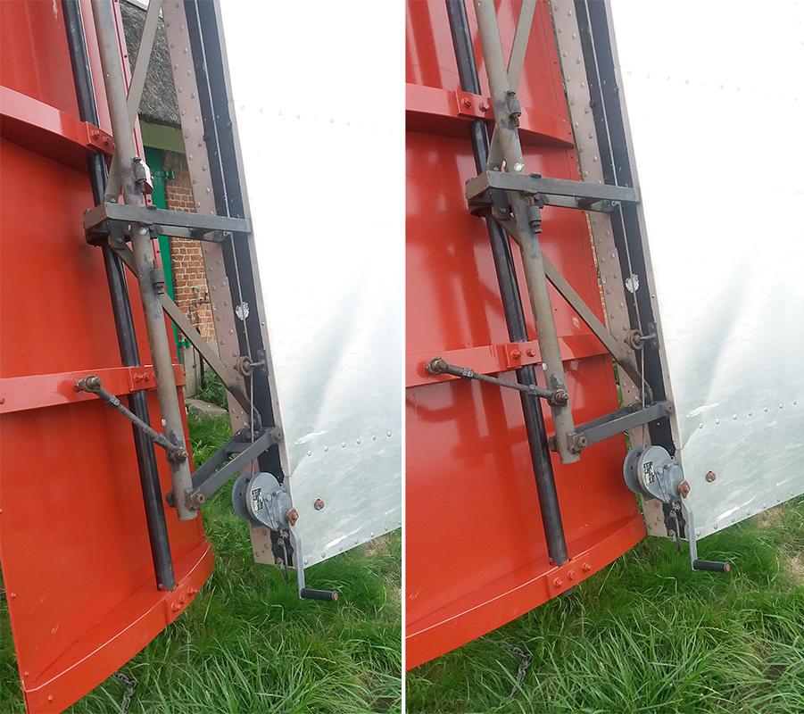 6, Molen 04896 De Blazekop (Ovezande), Arie van Loo (27-8-2018) Detail van een demo van het Bilau systeem met spanliertje. Links klep geopend, rechts gesloten. | Database Nederlandse molens