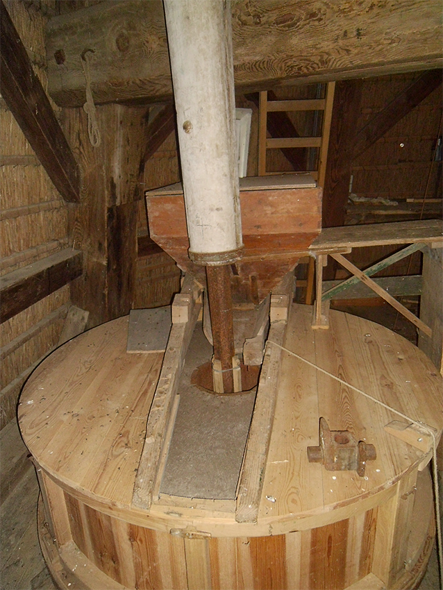 13, Molen 04896 De Blazekop (Ovezande), Rik Treur (27-7-2017)Het steenkoppel | Database Nederlandse molens
