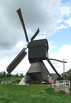 Molen 01473 Hoekmolen (Hei- en Boeicop), Gerard Barendse (2007)De Hoekmolen volop malend! | Database Nederlandse molens