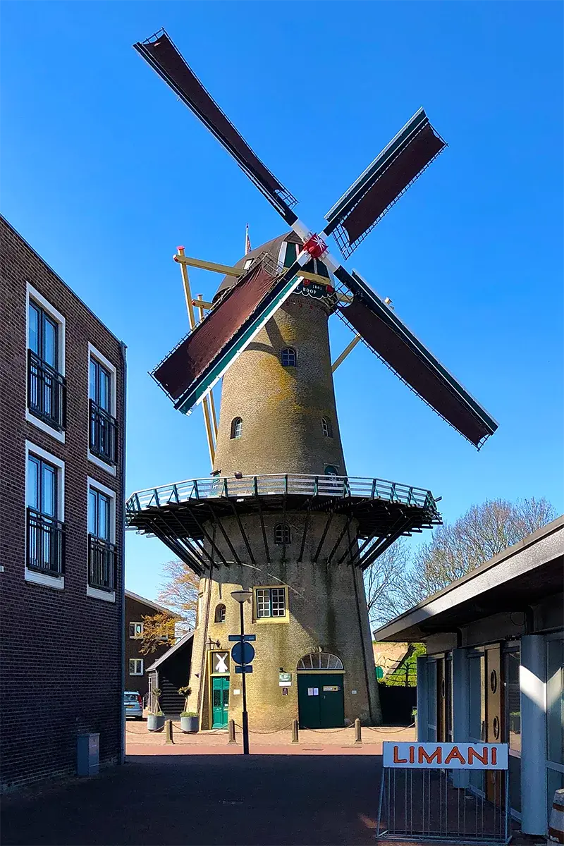 Molen 01902 De Hoop (Hellevoetsluis), Frank Moerland (27-10-2021)De molen met nieuwe zeilen. | Database Nederlandse molens