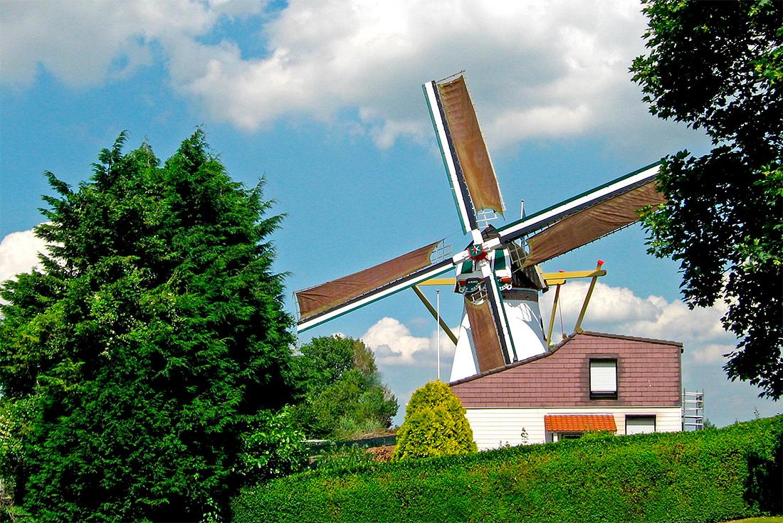 1, Molen 01885 De Dankbaarheid (Herkingen), A. den Hartigh (4-7-2009) | Database Nederlandse molens