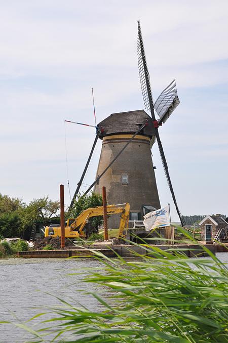 7, Molen 01514 bis Nederwaard Molen No.3 (Kinderdijk), Tijdens herstel van de beide waterlopen.  Donald Vandenbulcke (17-6-2010). | Database Nederlandse molens
