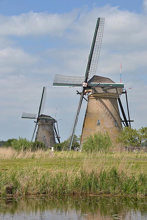 4, Molen 01515 bis Nederwaard Molen No.4 (Kinderdijk), Rob Pols (15-5-2015)De Nederwaard No. 4, met daarachter Nederwaard No. 3. | Database Nederlandse molens
