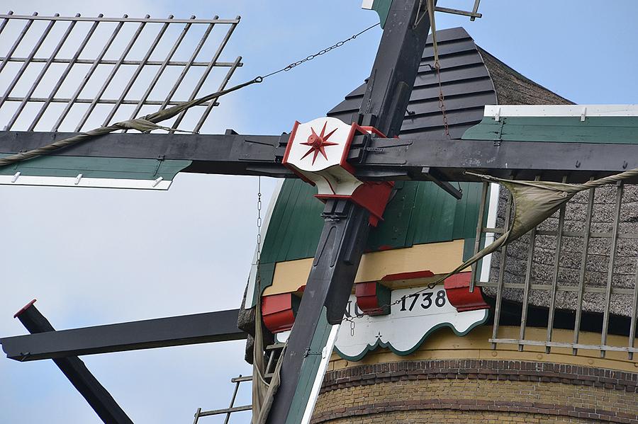 4, Molen 01517 bis Nederwaard Molen No.6 (Kinderdijk), Let op de aan weerszijden van de askop gelaste platen op de roeden.  Rob Pols (15-5-2015). | Database Nederlandse molens