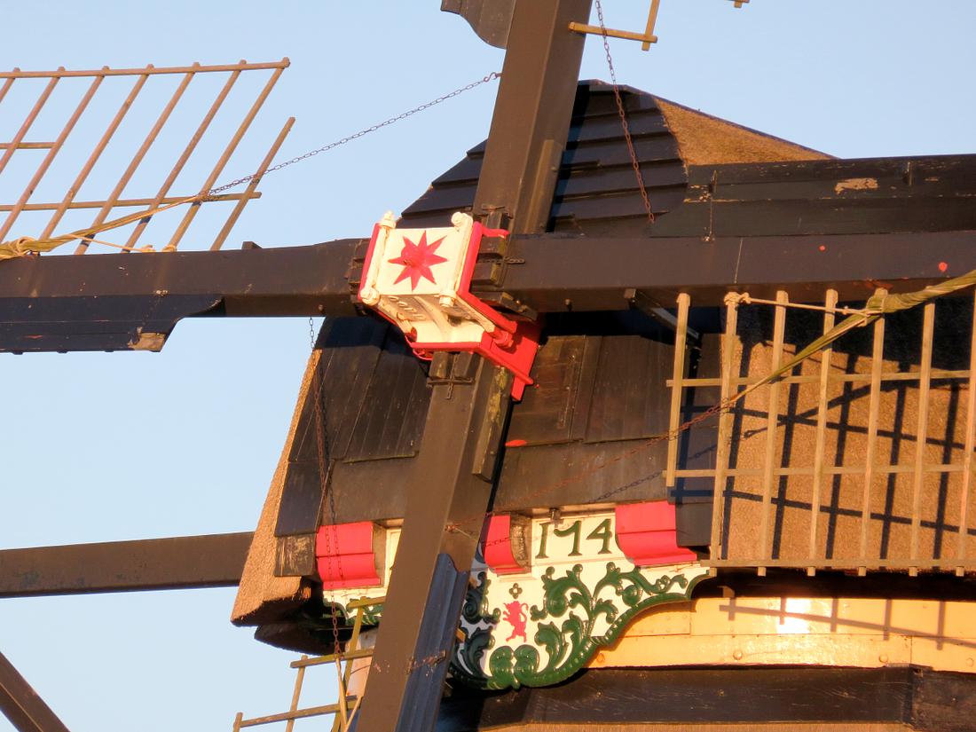 8, Molen 01503 Overwaard Molen No.3 (Kinderdijk), William Bouter (7-1-2018)De Fyenoord-as met - helaas hier noodzakelijk - twee beugels. | Database Nederlandse molens