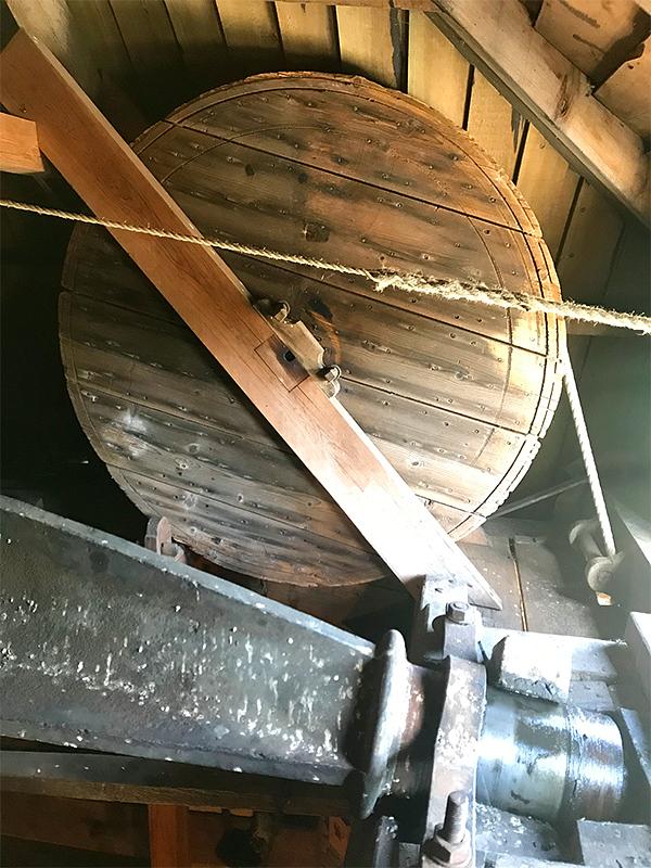 30, Molen 01892 Windlust (Achthuizen), Toby de Kok (14-7-2018)De vangschijf van de molen. Ook de molen in Den Bommel heeft deze constructie. | Database Nederlandse molens