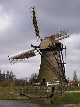 2, Molen 10144 Pendrechtse Molen (Barendrecht), Barend Zinkweg (12-04-2006) | Database Nederlandse molens