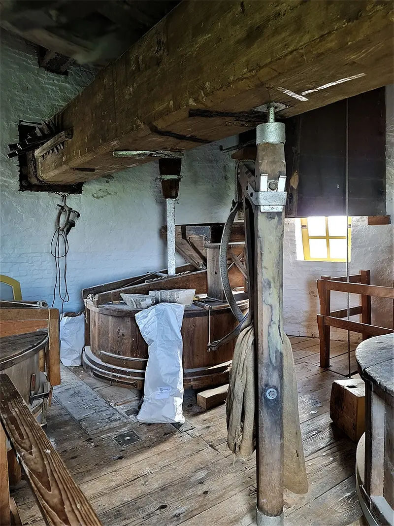 14, Molen 02562 De Vriendschap (Bleskensgraaf), Pieter Zuijkerbuijk (8-10-2022) | Database Nederlandse molens