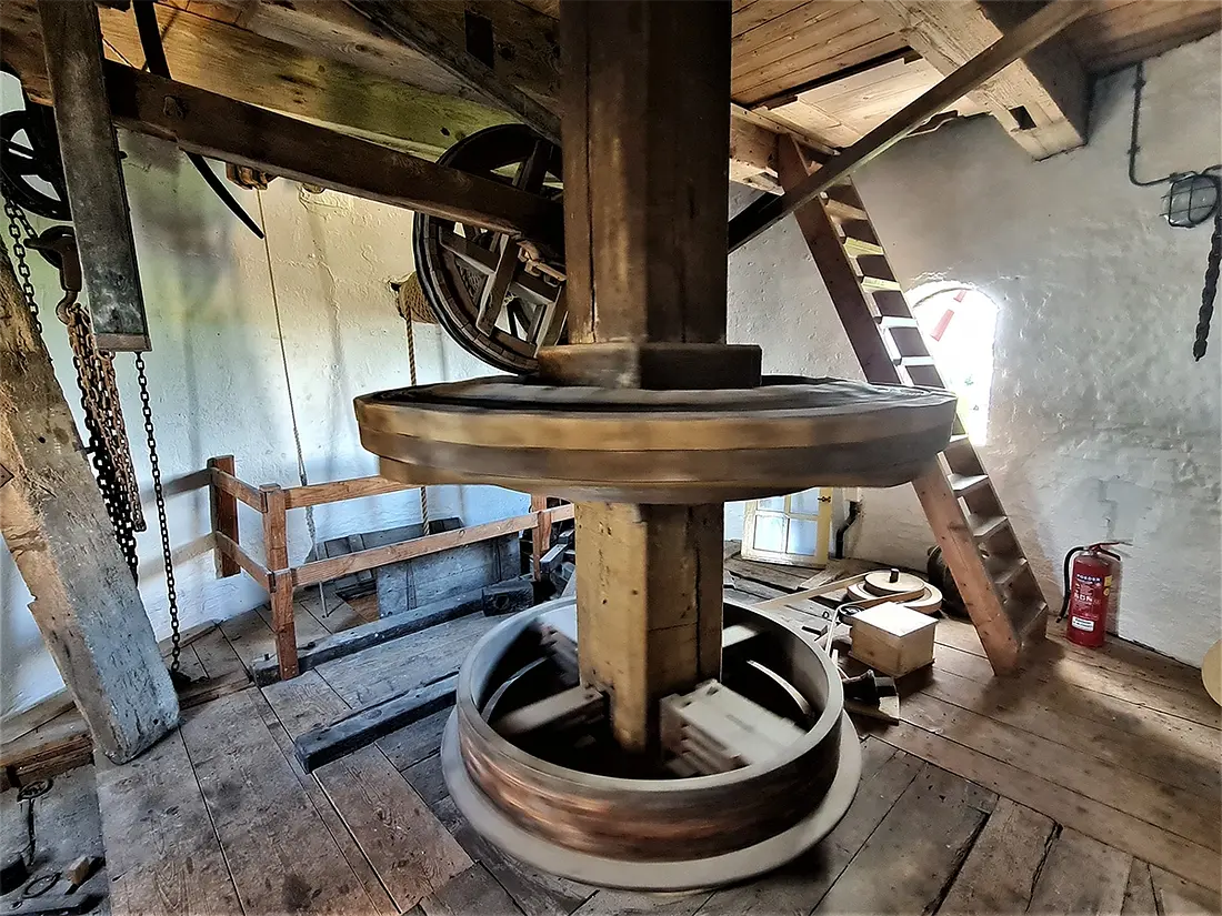 17, Molen 02562 De Vriendschap (Bleskensgraaf), Pieter Zuijkerbuijk (8-10-2022) | Database Nederlandse molens