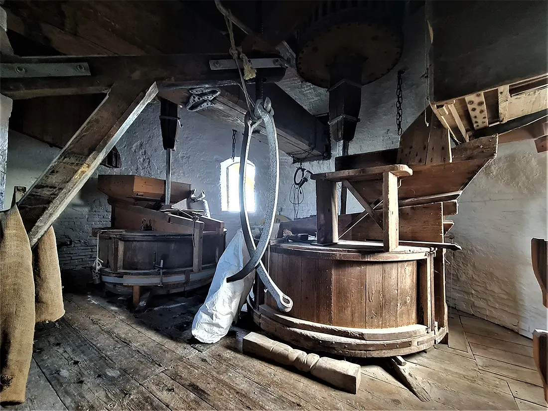 15, Molen 02562 De Vriendschap (Bleskensgraaf), Pieter Zuijkerbuijk (8-10-2022) | Database Nederlandse molens