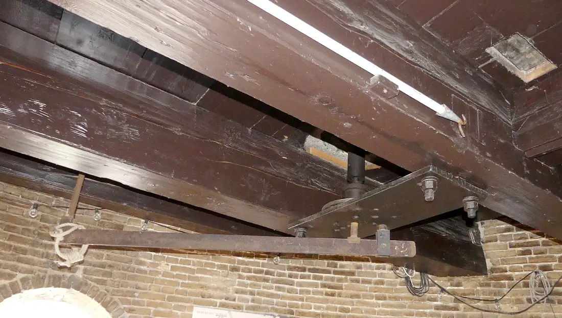 20, Molen 01911 De Bernissemolen (Geervliet), Piet Glasbergen (18-5-2022)Het lichtwerk in meer detail. | Database Nederlandse molens