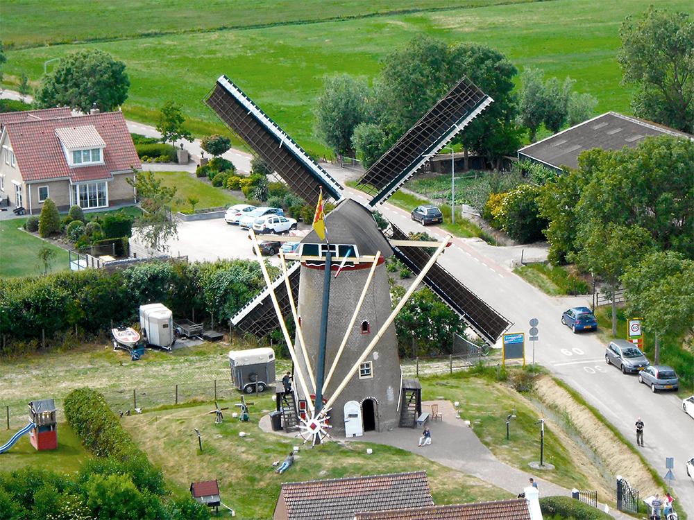 4, Molen 01900 Windvang (Goedereede), Frank Moerland (20-6-2015)De molen vanaf de toren van Goedereede | Database Nederlandse molens