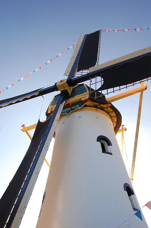 3, Molen 01983 De Goede Hoop (Mijnsheerenland), Rook Belder (19-10-2018) | Database Nederlandse molens