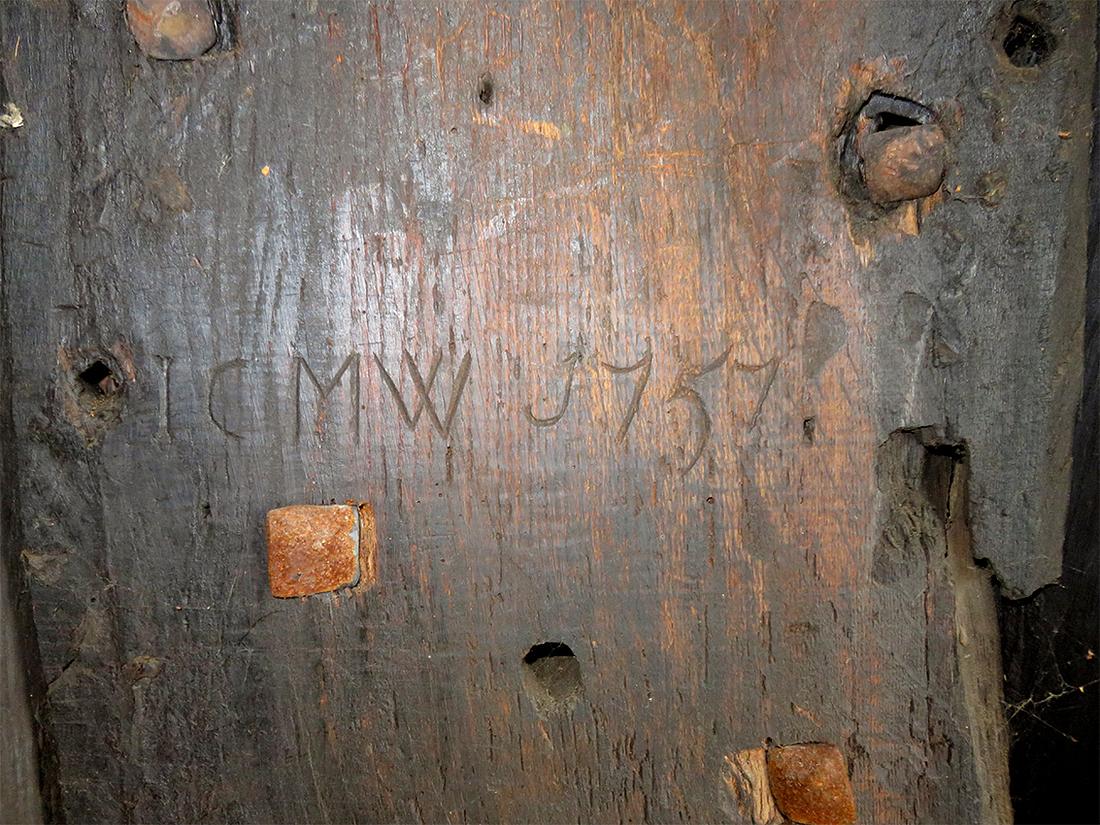 16, Molen 02541 De Middelmolen (Molenaarsgraaf), William Bouter (31-3-2018)De oudste inscriptie die in de molen zit ICMW 1757. | Database Nederlandse molens