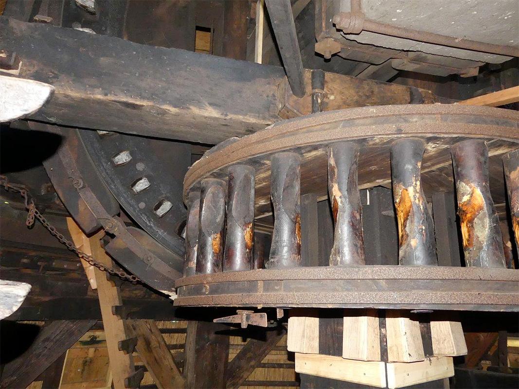 13, Molen 01813 Blauwe Molen (Rijpwetering), Piet Glasbergen (11-5-2019)Bovenwiel en schijfloop | Database Nederlandse molens
