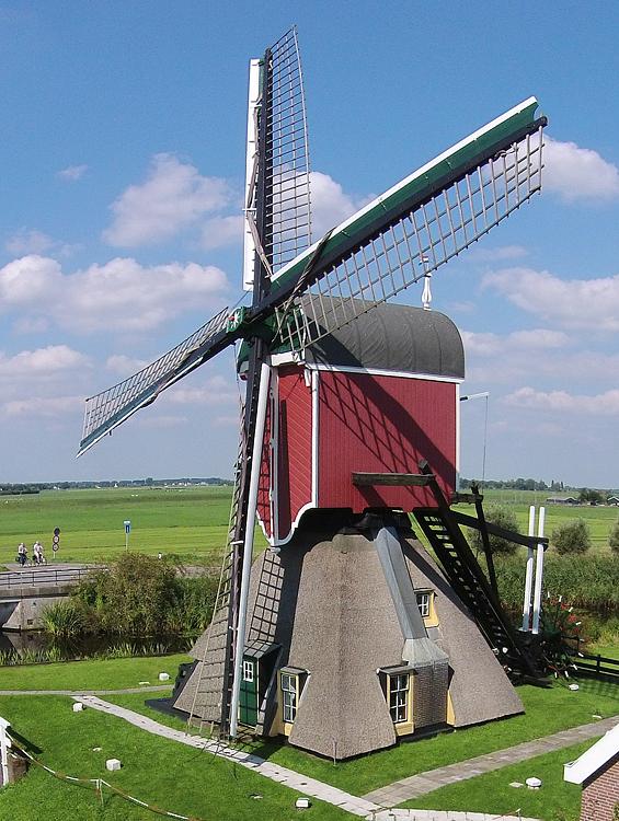 6, Molen 01810 De Vrouw Venner (Oud Ade), Dronefoto: René Pronk (27-8-2014) | Database Nederlandse molens