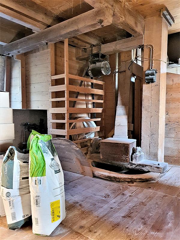 9, Molen 02565 De Hoop (Oud-Alblas), Pieter Zuijkerbuijk (27-12-2019)Aandrijving van de mengketel.  | Database Nederlandse molens