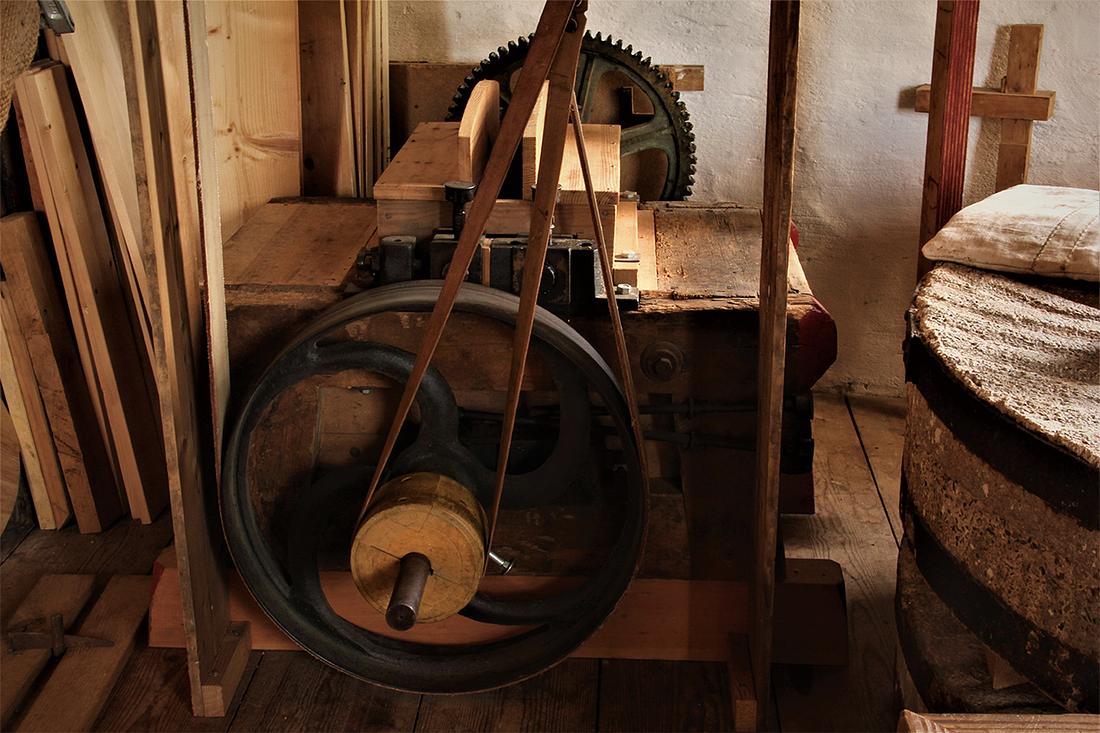 20, Molen 01979 De Lelie (Puttershoek), Jesse in 't Veld (18-1-2019)De koekenbreker. Afkomstig uit de vm. maalderij De Pauw te Groot-Ammers. | Database Nederlandse molens
