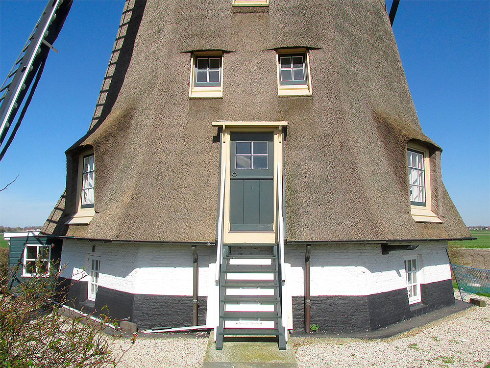 9, Molen 01003 De Geestmolen (Rijnsaterwoude), Piet Glasbergen (22-3-2017). Symmetrie alom. | Database Nederlandse molens