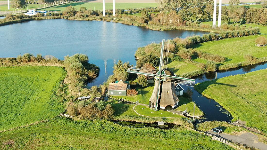 5, Molen 01004 Moppemolen (Rijpwetering), Wim Koree (22-9-2020)De Moppemolen gelegen aan de Hanepoel. | Database Nederlandse molens