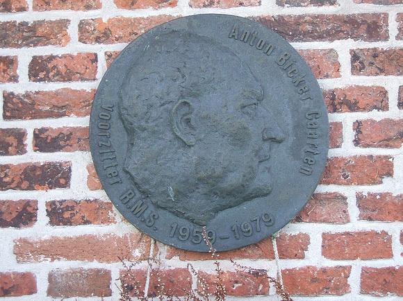 12, Molen 01809 Waterloosmolen (Rijpwetering), Ruud Bax (3-2-2007).  Plaquette ter ere van Anton Bicker Caarten. | Database Nederlandse molens