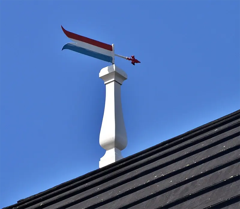 6, Molen 10159 De Put (Leiden), Rob Pols (26-4-2022)De makelaar met windvaan (zie tekst). | Database Nederlandse molens
