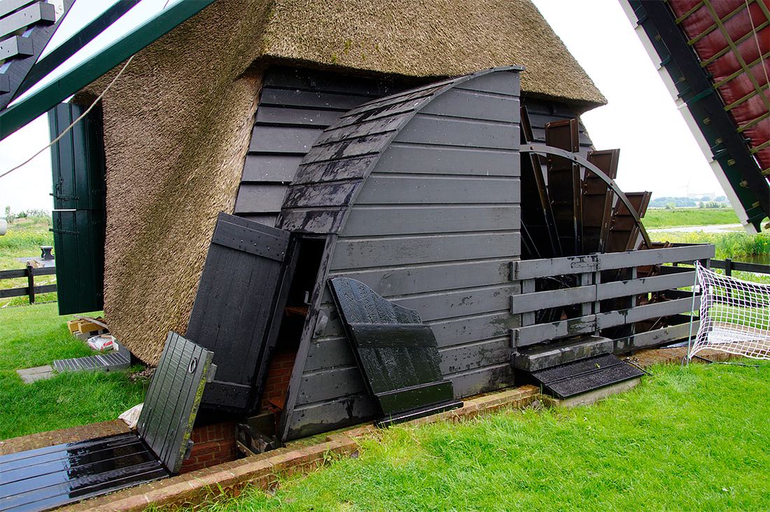 10, Molen 12360 Munnikkenmolen (Leiderdorp), Matthieu Hoogduin (20-5-2017)Het scheprad in half open kast. | Database Nederlandse molens