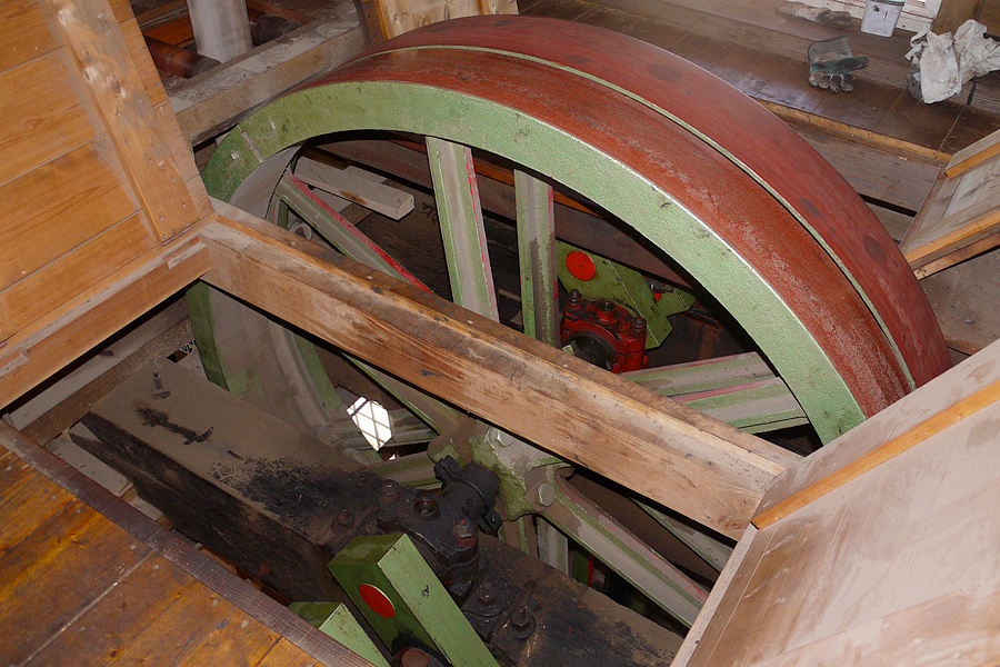 12, Molen 12549 De Salamander (Leidschendam), Matthieu Hoogduin (5-4-2014). Aandrijving van de zaagramen | Database Nederlandse molens