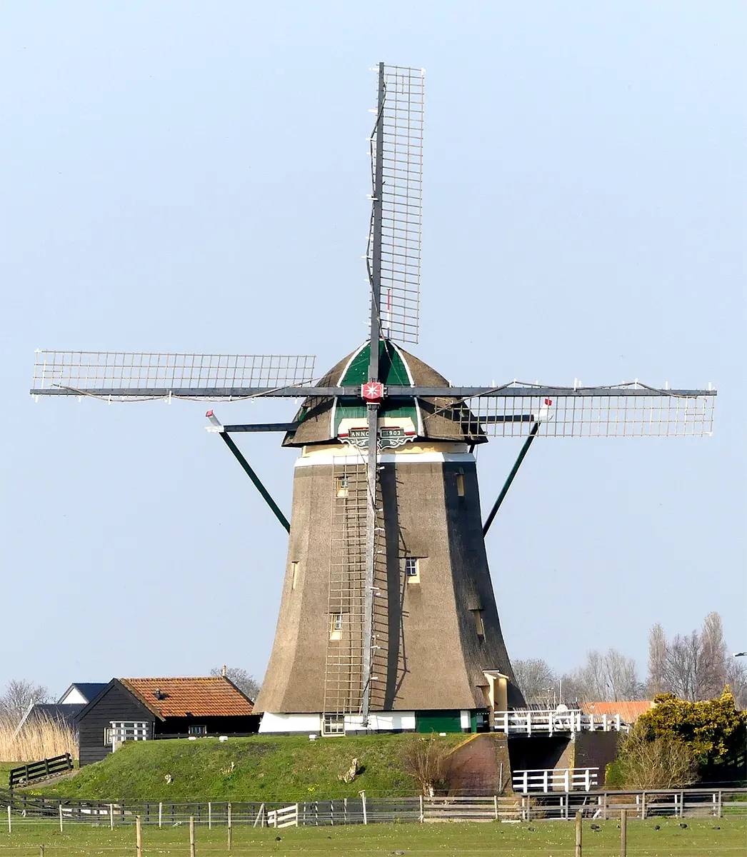 Molen 00967 Ondermolen (van de Driemanspolder) (Leidschendam), Piet Glasbergen (22-3-2022)De molen prominent in beeld mét zeilen, zónder fokken.&nbsp; | Database Nederlandse molens