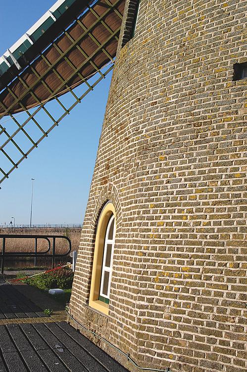 5, Molen 01534 De Wippersmolen (Maassluis), Rob Pols (9-4-2011)De zogenaamde plattezij in de romp. | Database Nederlandse molens
