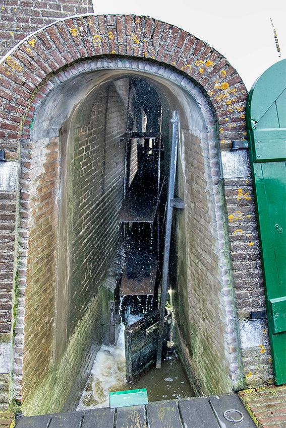 9, Molen 01792 Zwanburgermolen (Warmond), Frank Hendriks (6-9-2018) | Database Nederlandse molens