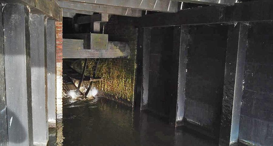8, Molen 00021 Westveense Molen (Woerdense Verlaat), Maarten van Scheppingen (28-2-2015)De gebogen bladen staan er mooi op, deze wateren makkelijker af bij grotere opvoerhoogtes. Ook de Oukoper en de Oostzijdse molen hebben dergelijke bladen. | Database Nederlandse molens
