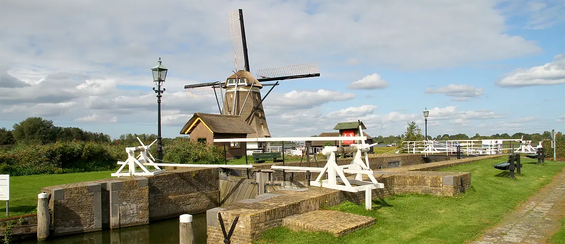 4, Molen 00925 Eendragtsmolen (Zevenhuizen), Ton Koorevaar (13-9-3023)Molen De Eendragt is volledig gerestaureerd. | Database Nederlandse molens