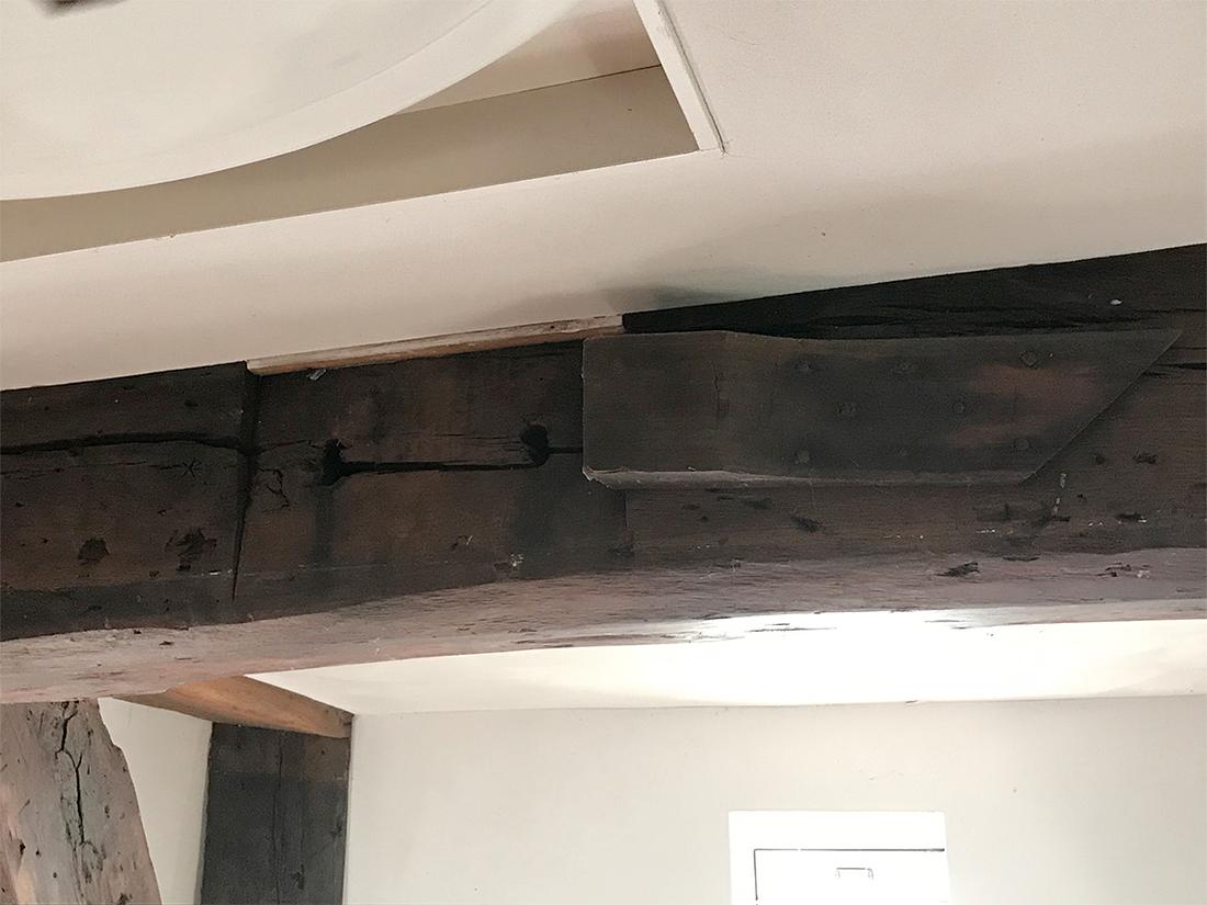 11, Molen 00049 De Dikke Molen (Alphen aan den Rijn), Bjorn Jannink (31-10-2020)In de molen is nog te zien waar de schaarstijl gestaan heeft | Database Nederlandse molens