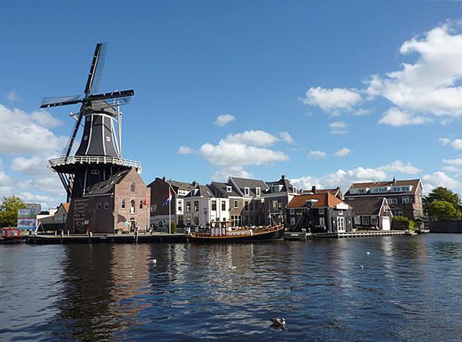 4, Molen 10693 De Adriaan (Haarlem), Elly Mense (19-9-2012) | Database Nederlandse molens