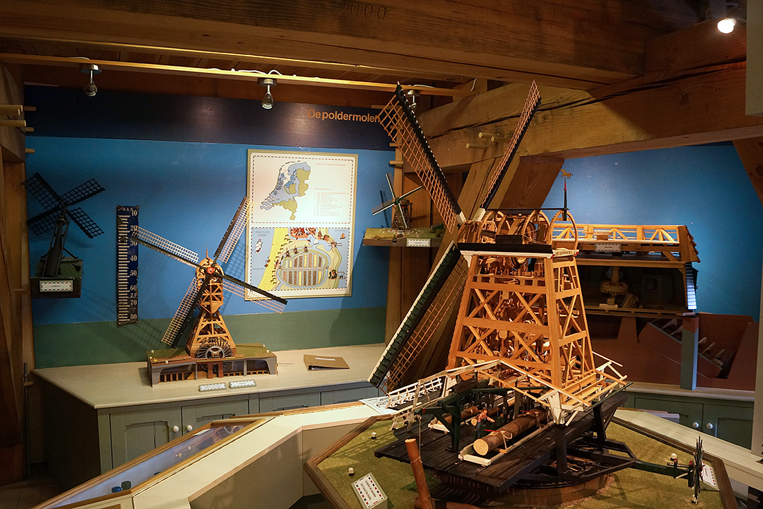 17, Molen 10693 De Adriaan (Haarlem), Molenmodellen van Jos van Schooten in De AdriaanHarmannus Noot (25-3-2017) | Database Nederlandse molens