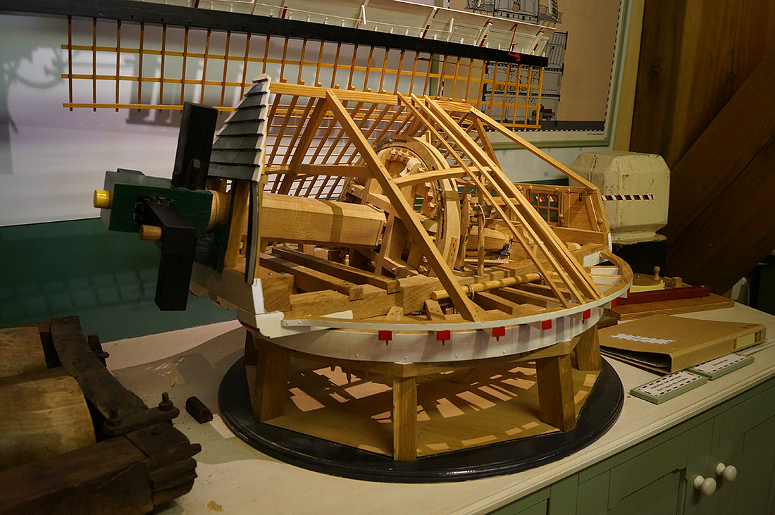 18, Molen 10693 De Adriaan (Haarlem), Molenmodellen van Jos van Schooten in De AdriaanHarmannus Noot (25-3-2017) | Database Nederlandse molens